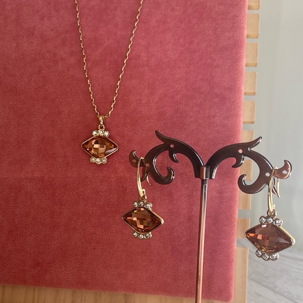 Chic Gold and Brown Nice & Bella Pendant Necklace Set